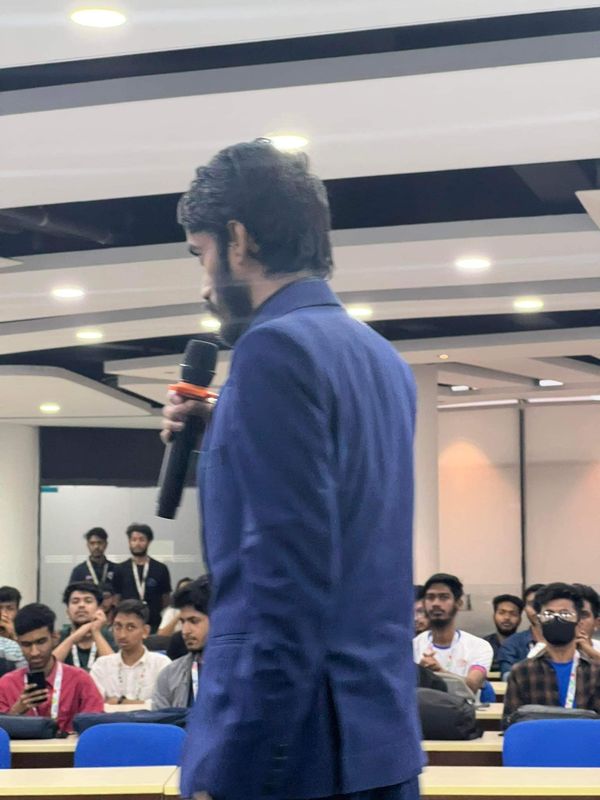 Delwar Alam addressing a lecture hall audience